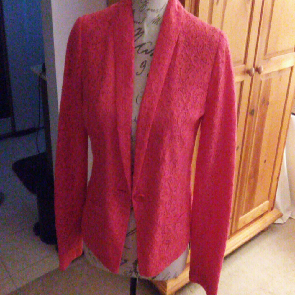 Beautiful NWOT Rose Pink Lace Blazer
